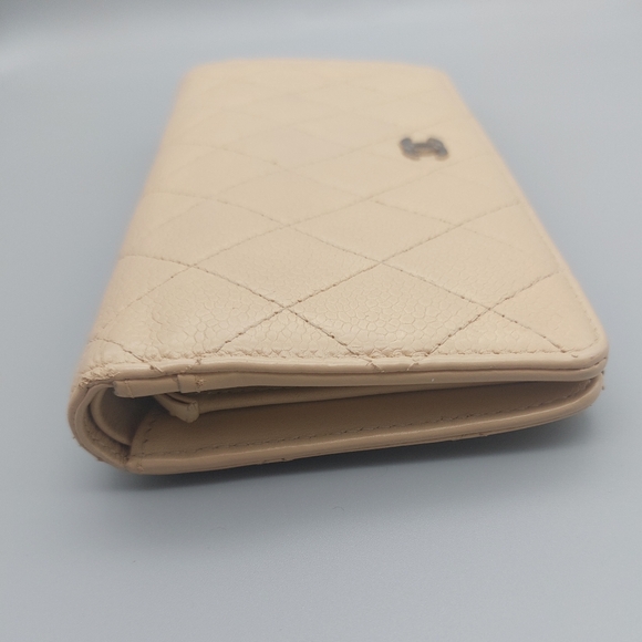 💮CHANEL Beige Quilted Leather Wallet💮 - Picture 10 of 17